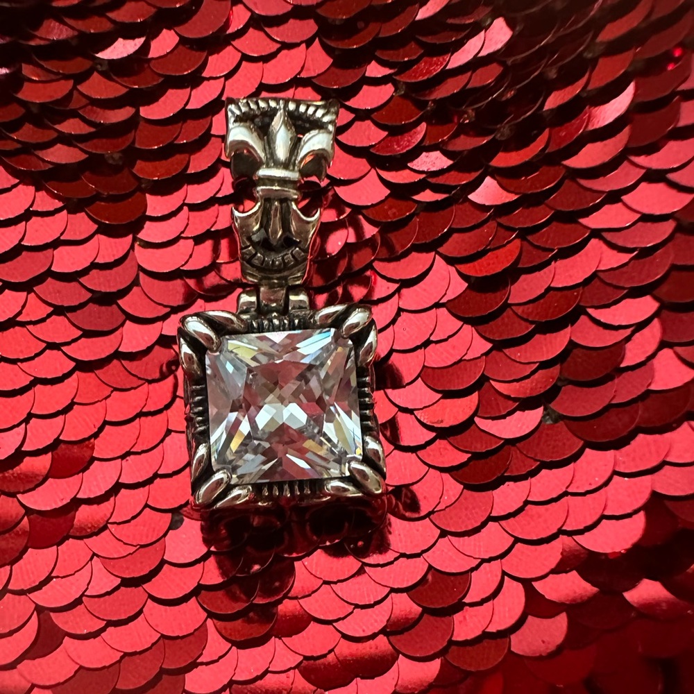 Brand new Vintage Silpada Pendant! 
From pet and smoke free home!